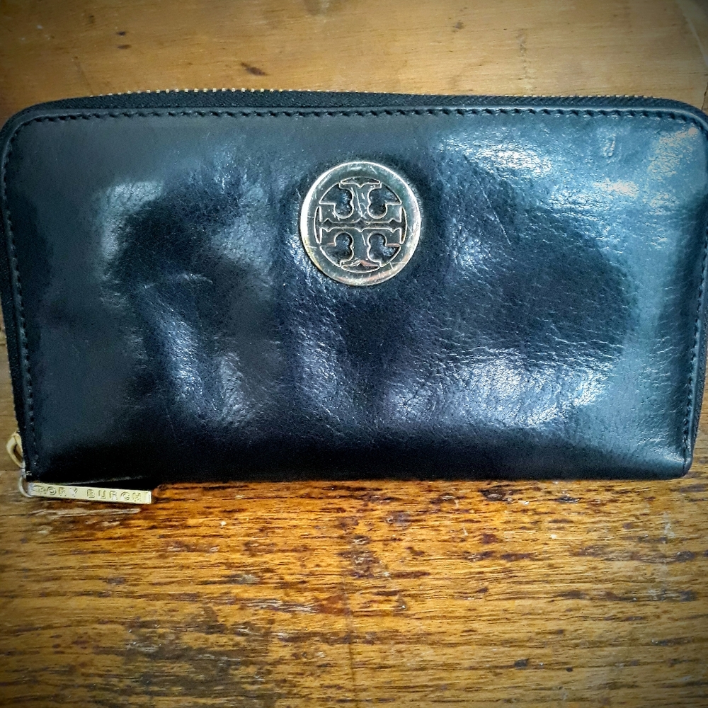 Tory Burch Zip Around Leather Wallet